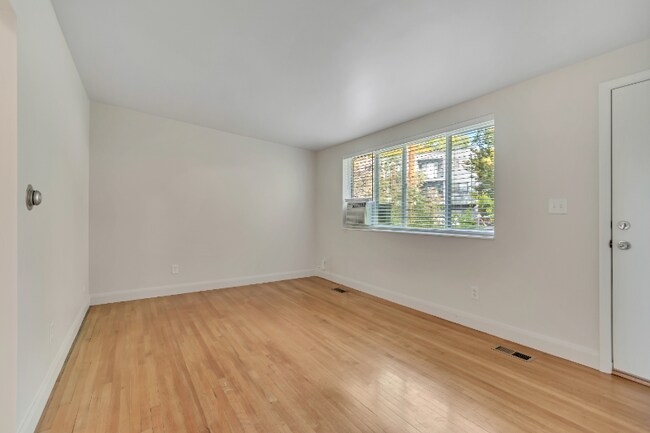 Photo - 475 N St E Unit Apt 3