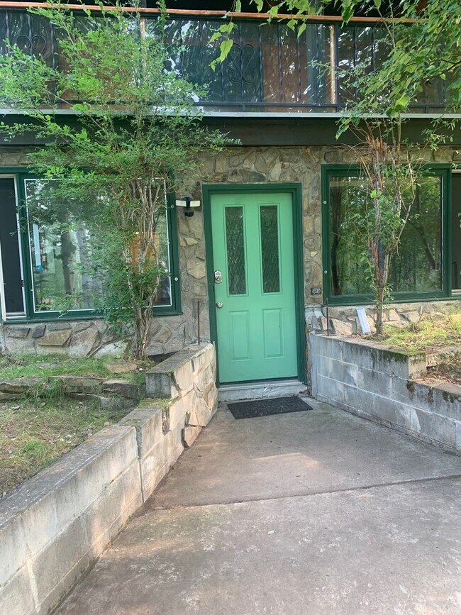 Cute Studio/1 Bedroom Apartment in Private... - Cute Studio/1 Bedroom Apartment in Private... Unit Apt B