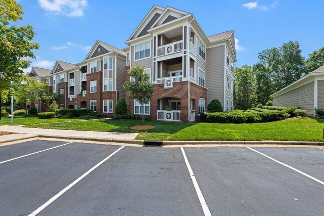 Aurum Falls River by Cortland Apartments For Rent in