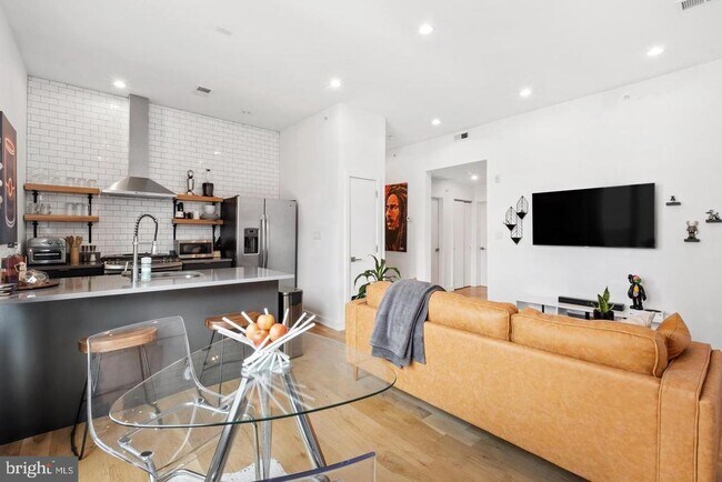 Photo - 1617 Hope St Unit 2D