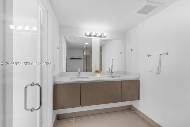 Photo - 6620 Indian Creek Dr Unit 616