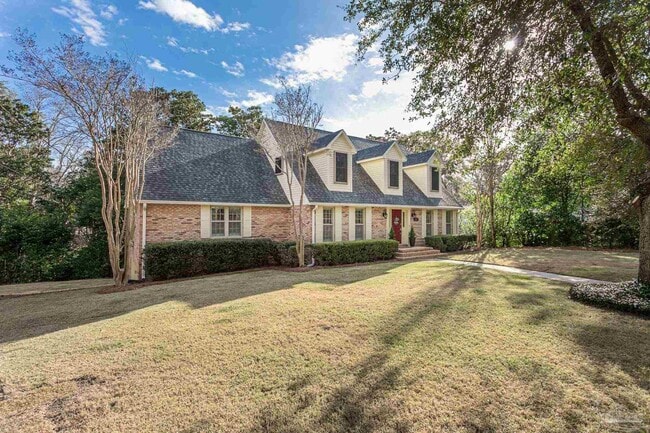 Photo - 405 Canterbury Ln