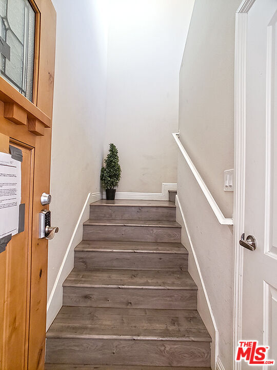 Photo - 963 N Wilton Pl Unidad 965 1/2