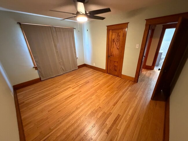 Photo - 2222 Duncan St