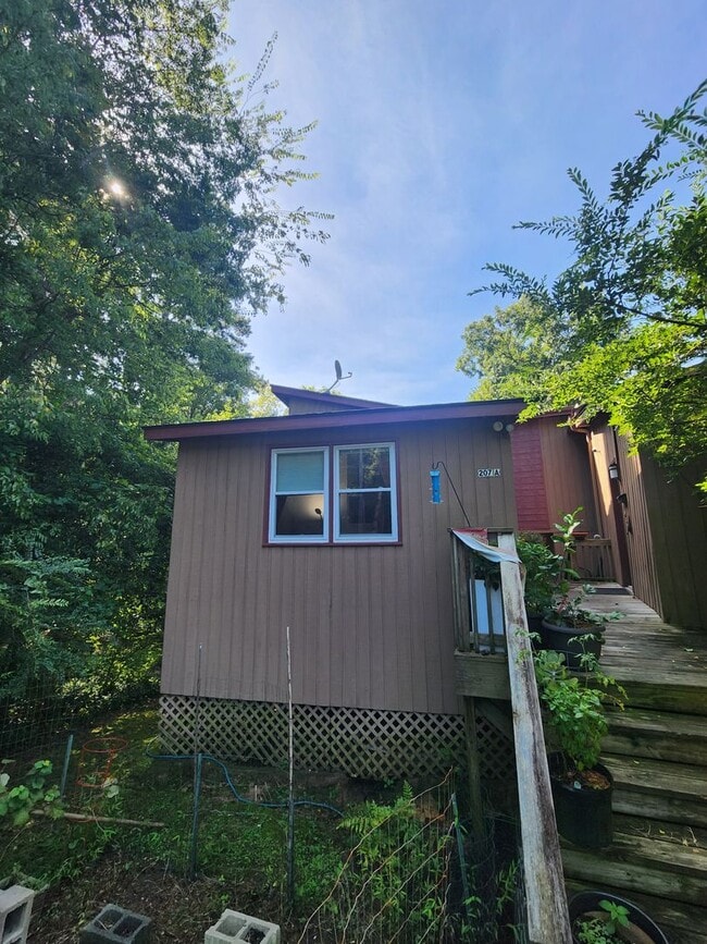 Building Photo - 207 Purefoy Rd Unit #A