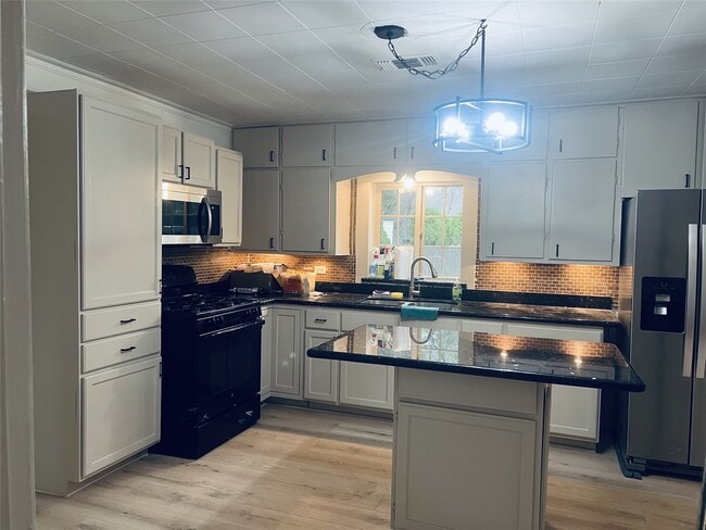 Building Photo - 1747 5th St