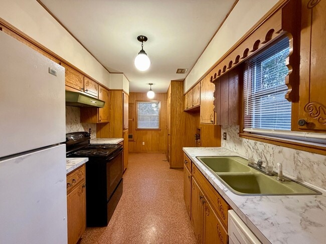 13001 Woodway Dr