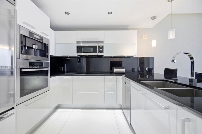 Photo - 17121 Collins Ave