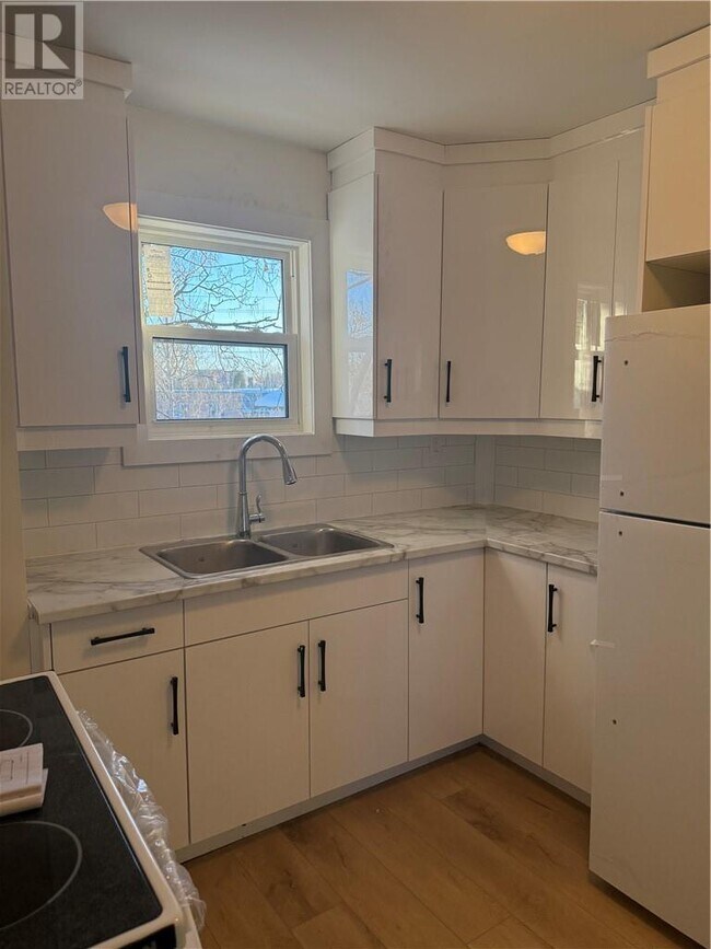 Photo - 301 Hemlock St
