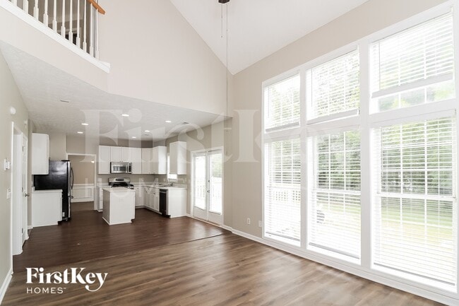 Photo - 1455 Chamirey Dr SW