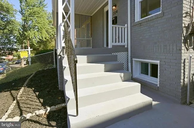 Photo - 724 Oneida Pl NW