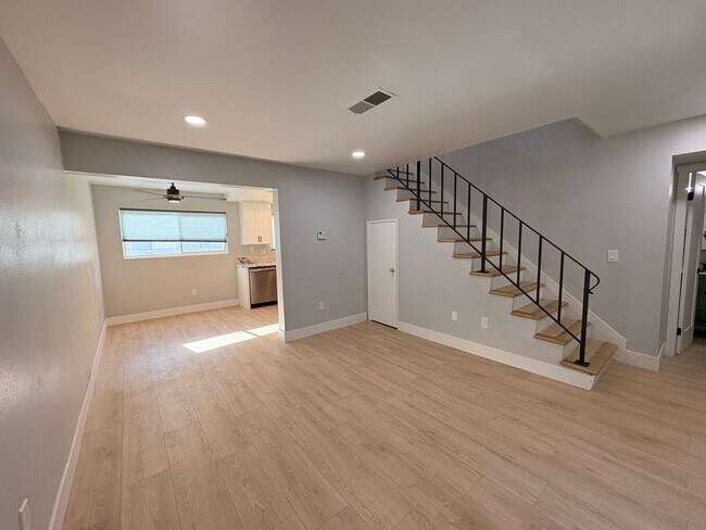 1708 E Fairfield Ct Unit 2