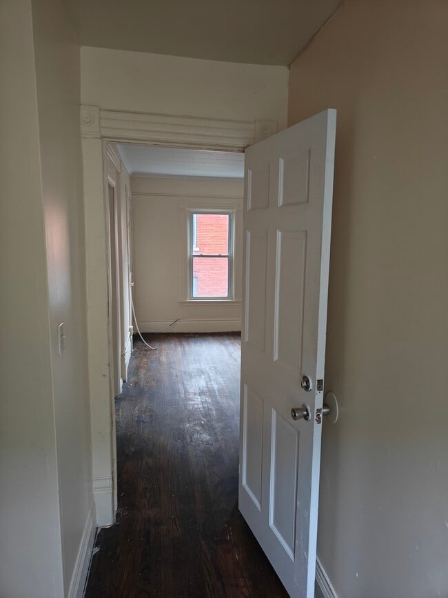 Building Photo - 702 Catherine St Unit Apt#3