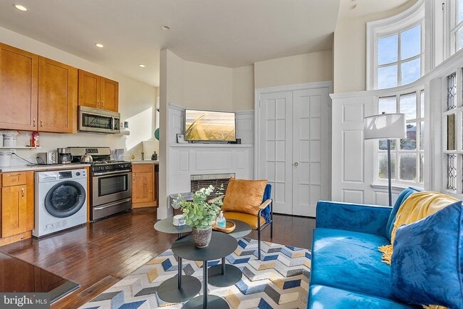 Photo - 1836 Delancey St Unit 3