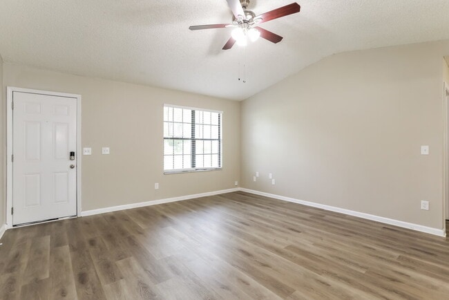 Photo - 1988 Ashton St