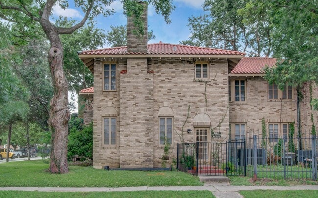 Photo - 1428 Wentworth St