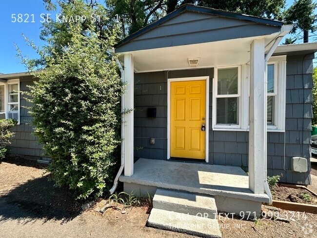 Building Photo - 5821 SE Knapp St Rental