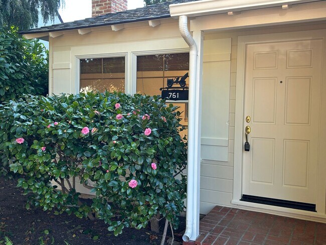 Photo - Charming Home For Rent -761 Nash Ave, Menlo Park- Great neighborhood!