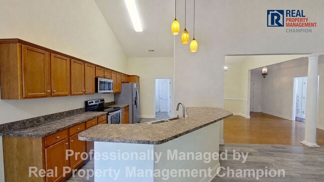 Photo - 3BD/2BA home w/vaulted ceilings, fireplace, 2-car garage, deck and fenced backyard