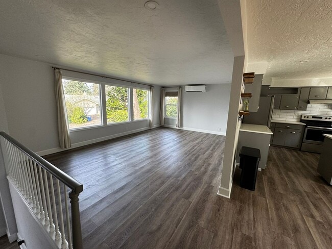 Photo - Spacious 3 Bedroom Home in South Eugene – Churchill Area