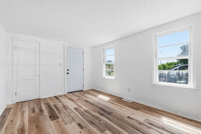 420 W 25th St