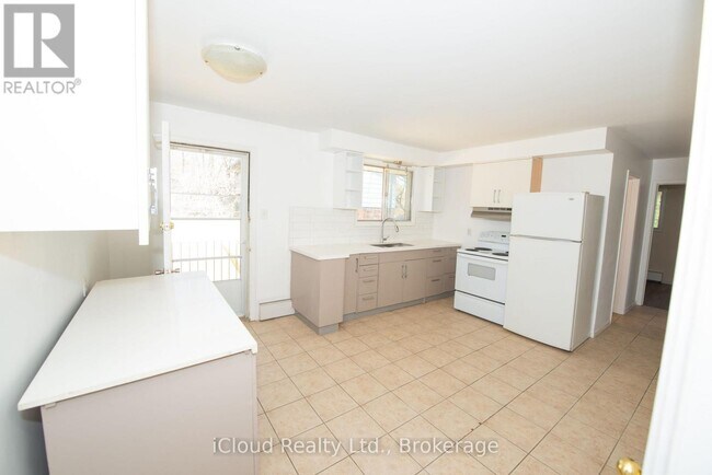 Photo - 536 Glen Forrest Blvd
