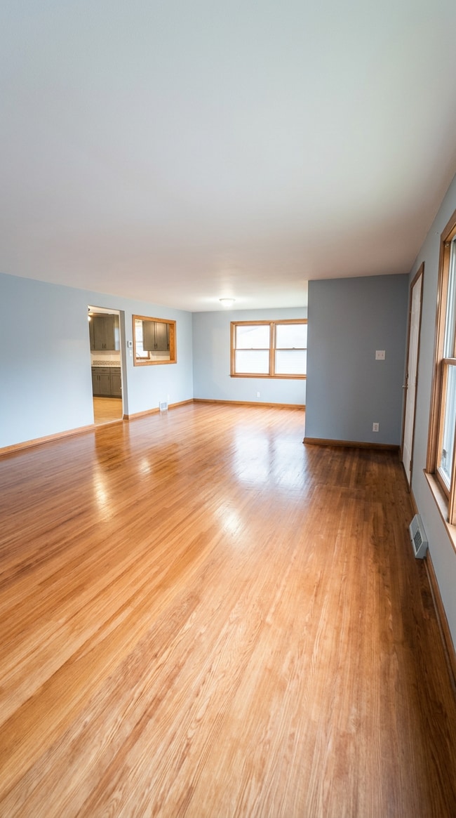 4067 Harlem Rd Unit Bottom