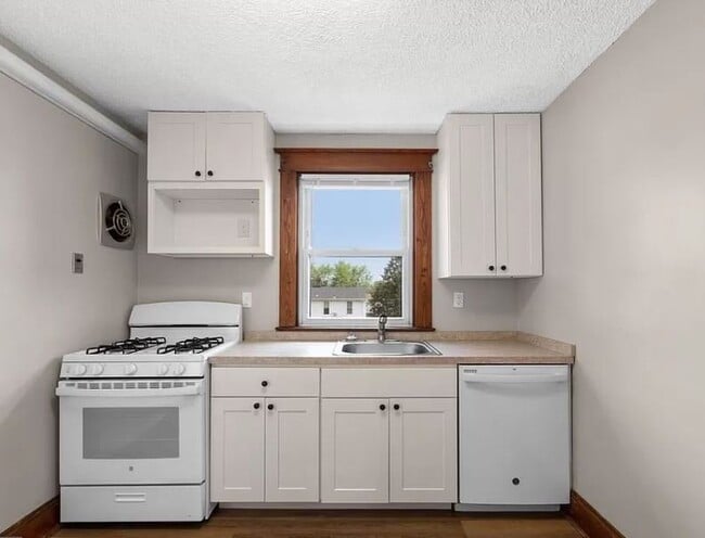 Photo - 1236 Maple Ave Unit B