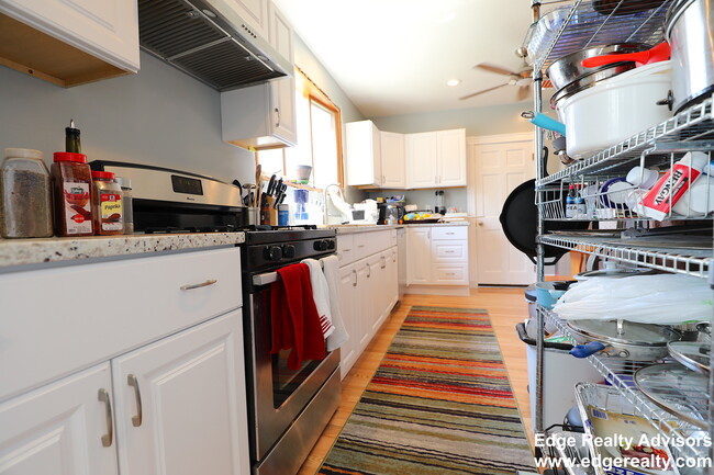 Building Photo - 27 South Crescent Circuit Unit 1