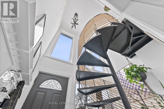 Photo - 28 Minto St