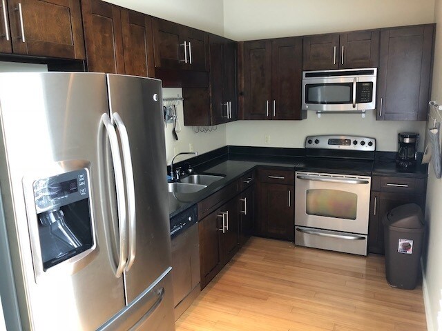 Photo - 1 Bedroom, 1 Bathroom Condo w/ Secure Parking Garage - Walk to Vandy, Belmont & Hillsboro Village