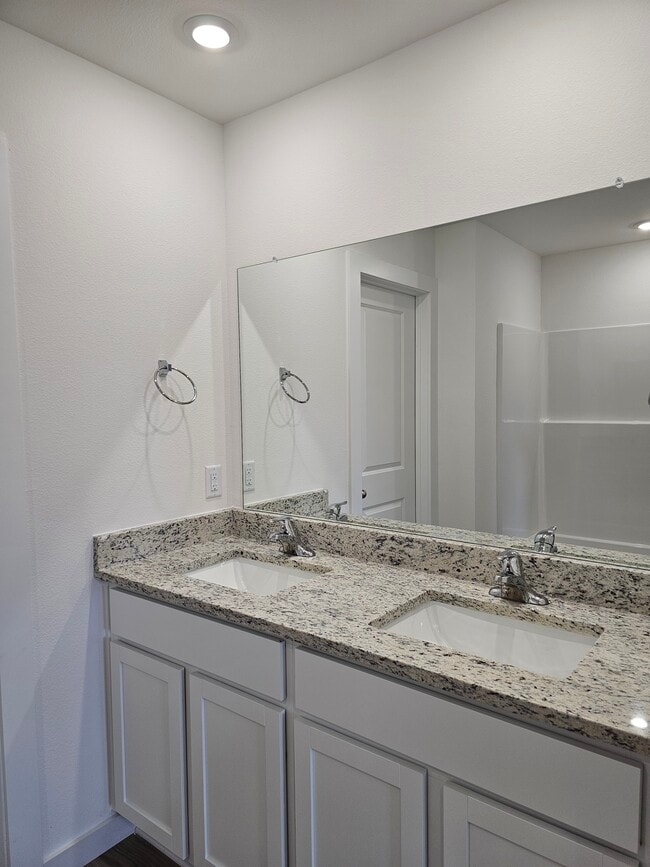 Photo - 200 NW Bellflower St