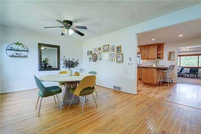 Photo - 984 Danby Dr