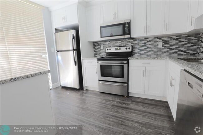 Building Photo - 1135 Hampton Blvd Rental