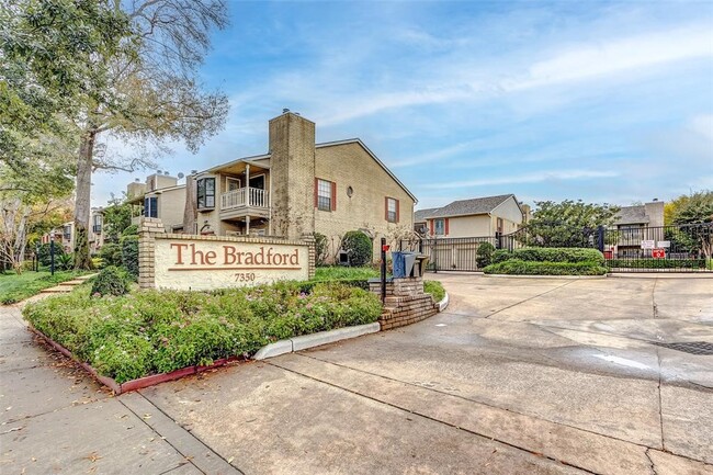 Building Photo - 7350 Kirby Dr Unit 5