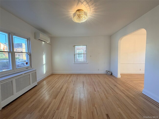 Photo - 76-12 175th St