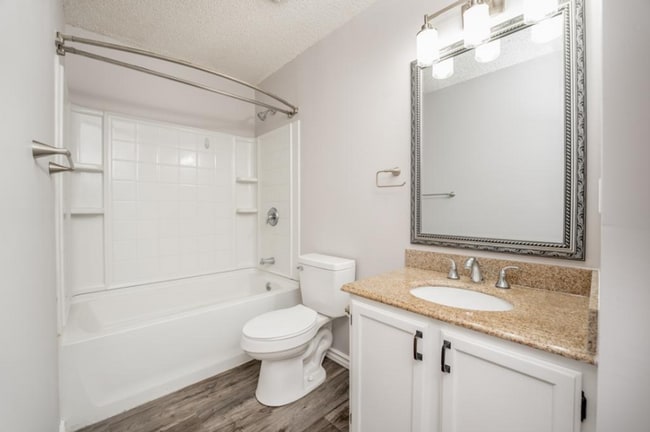 Photo - Cute 3 bedroom house near shopping, restau...