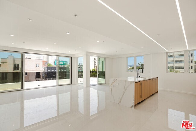 Building Photo - 1414 S Beverly Dr Rental