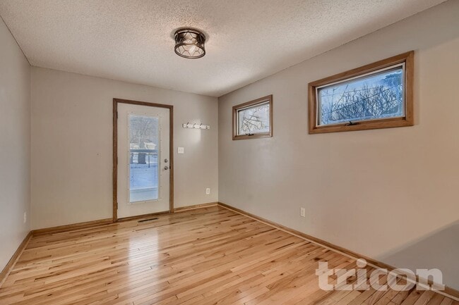 Photo - 6921 Russell Ave S