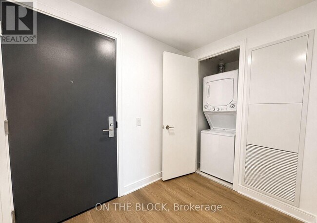 Photo - 86 Dundas St E Unit 618