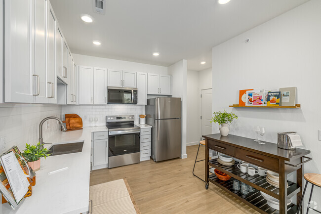 A2 1BR, 1BA - 678SF - Kitchen