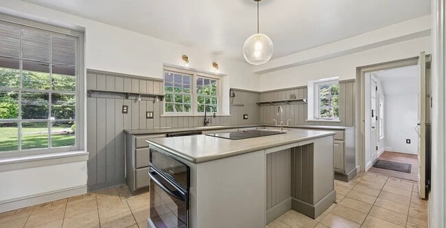 Photo - 547 Concord Rd