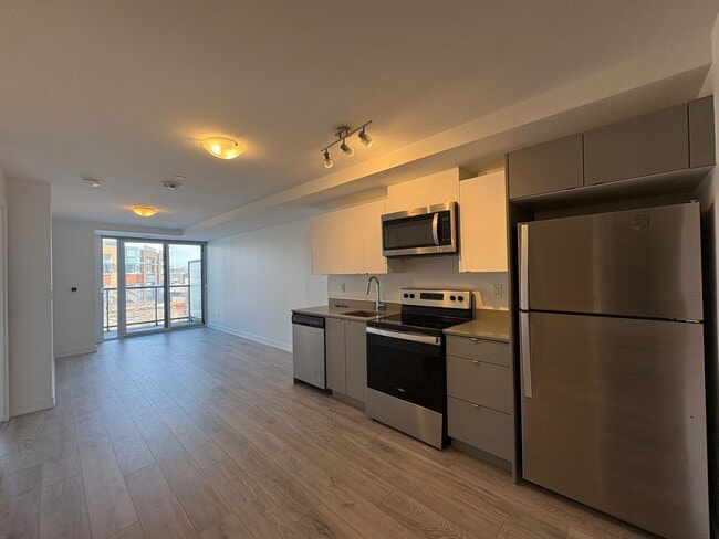 Photo - BURLINGTON – 2 BEDROOM + DEN – 2 BATHROOM – CONDO – $2,699 – ONLY Unit 2Bed + Den
