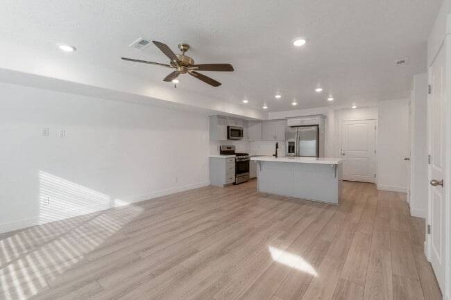 Photo - Beautiful Interior Townhouse - 3BD 3BA 2GA