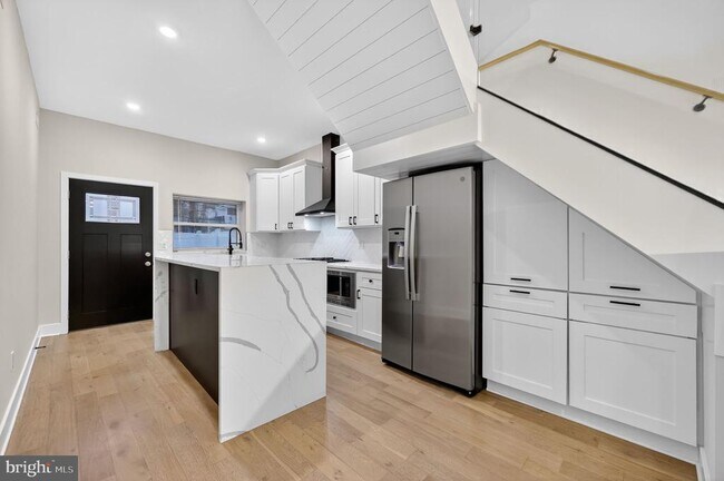 Photo - 3236 Mercer St