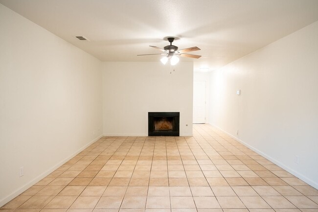 Photo - **** MOVE IN SPECIAL- 1/2 OFF FIRST MONTH ... Unit Nashville3208