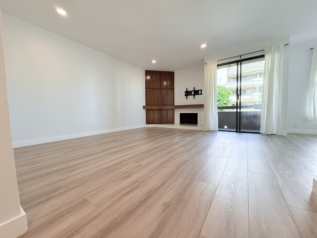 Living room with balcony - 14572 Dickens St Unit 105