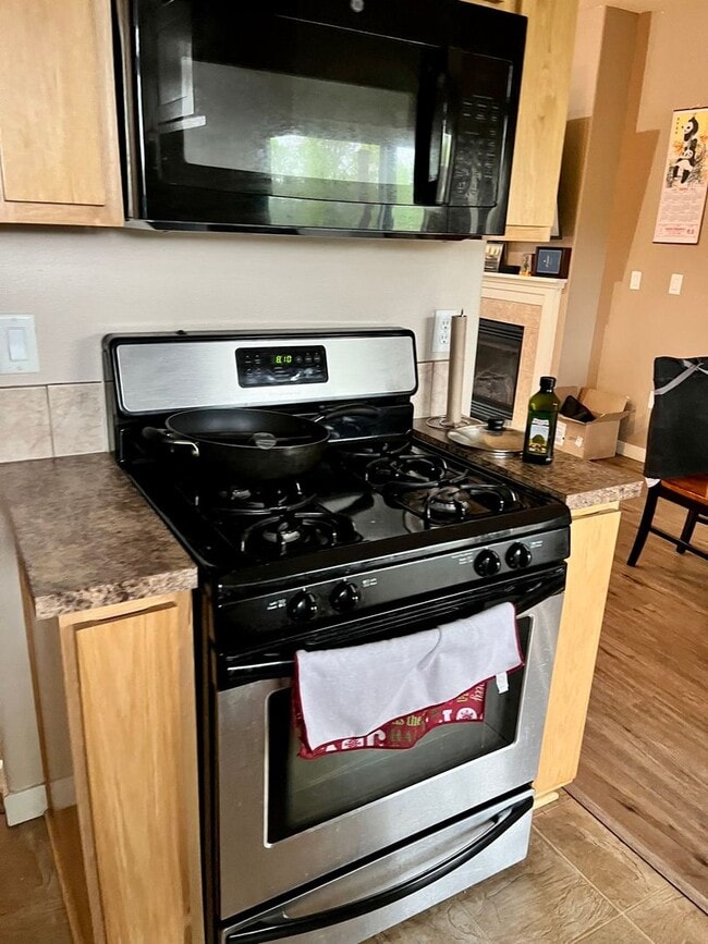 Photo - 4823 SW Roseberry St