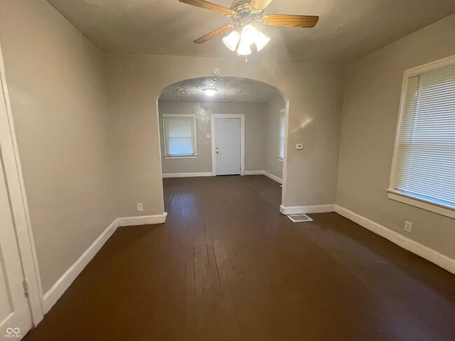 Photo - 541 W 29th St