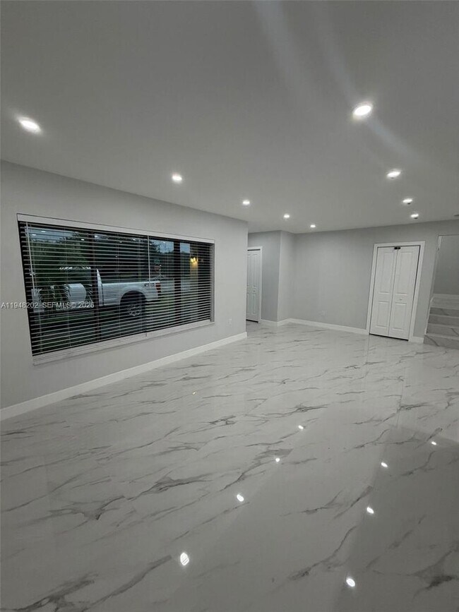 Photo - 1085 NW 191st St